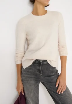 Pullover mit Strickdetail