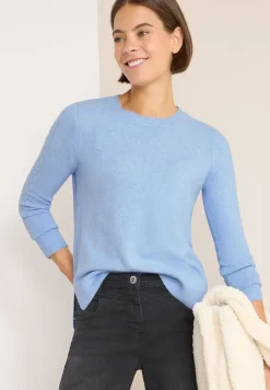 Pullover mit Strickdetail