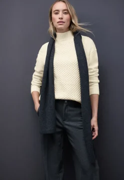 Pullover mit Strickmuster