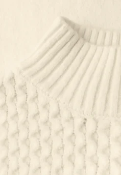 Pullover mit Strickmuster
