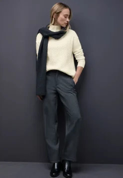 Pullover mit Strickmuster