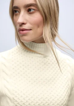 Pullover mit Strickmuster