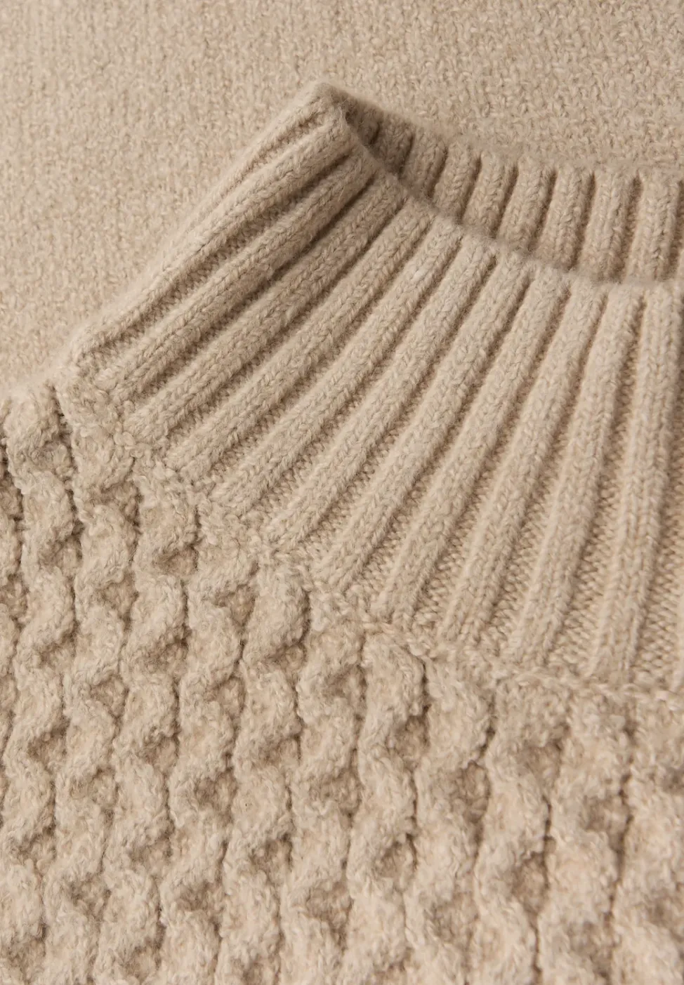 Pullover mit Strickmuster