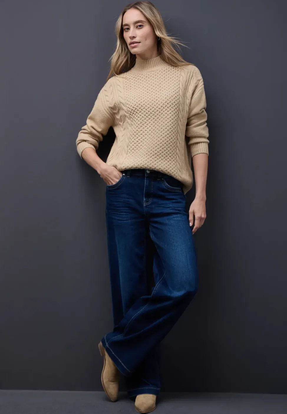 Pullover mit Strickmuster