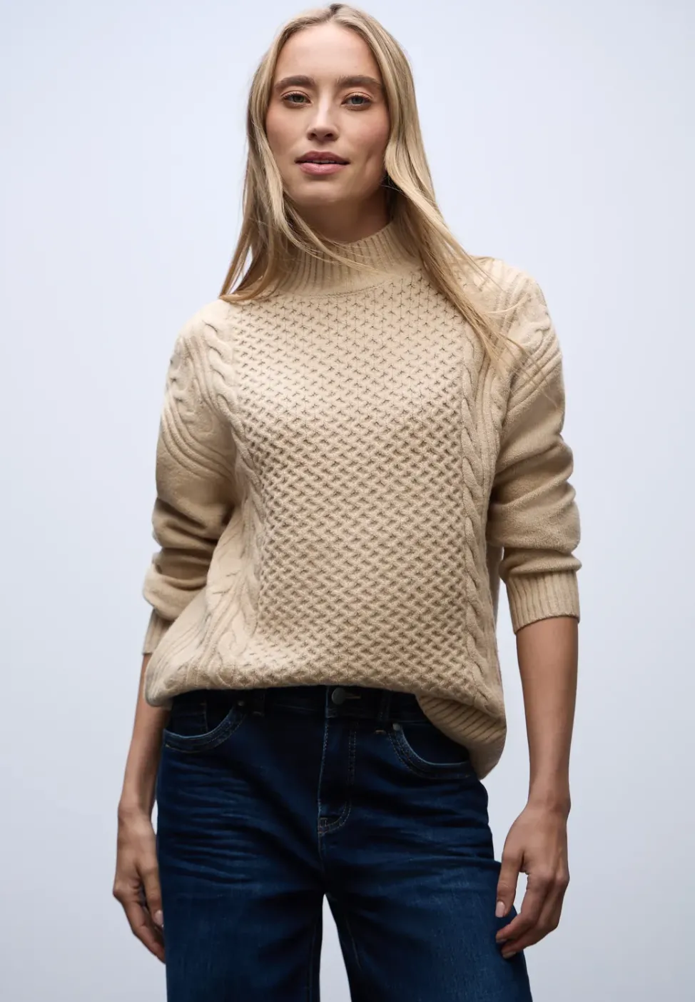 Pullover mit Strickmuster