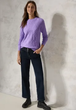 Pullover mit Strickmuster