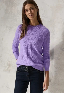Pullover mit Strickmuster