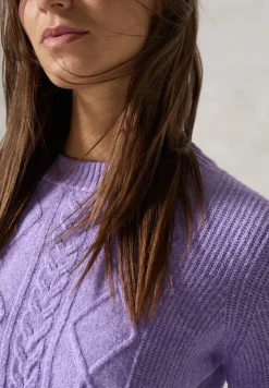 Pullover mit Strickmuster