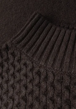 Pullover mit Strickmuster