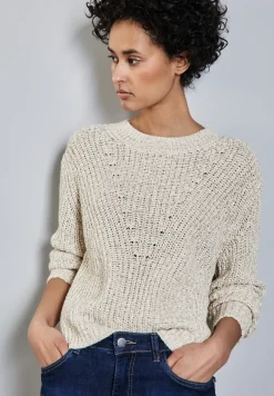 Pullover mit Strickmuster