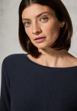 Pullover mit Struktur