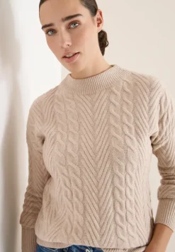 Pullover mit Zopfmuster