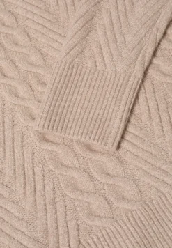 Pullover mit Zopfmuster