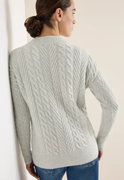 Pullover mit Zopfmuster