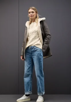 Pullover mit Zopfmuster