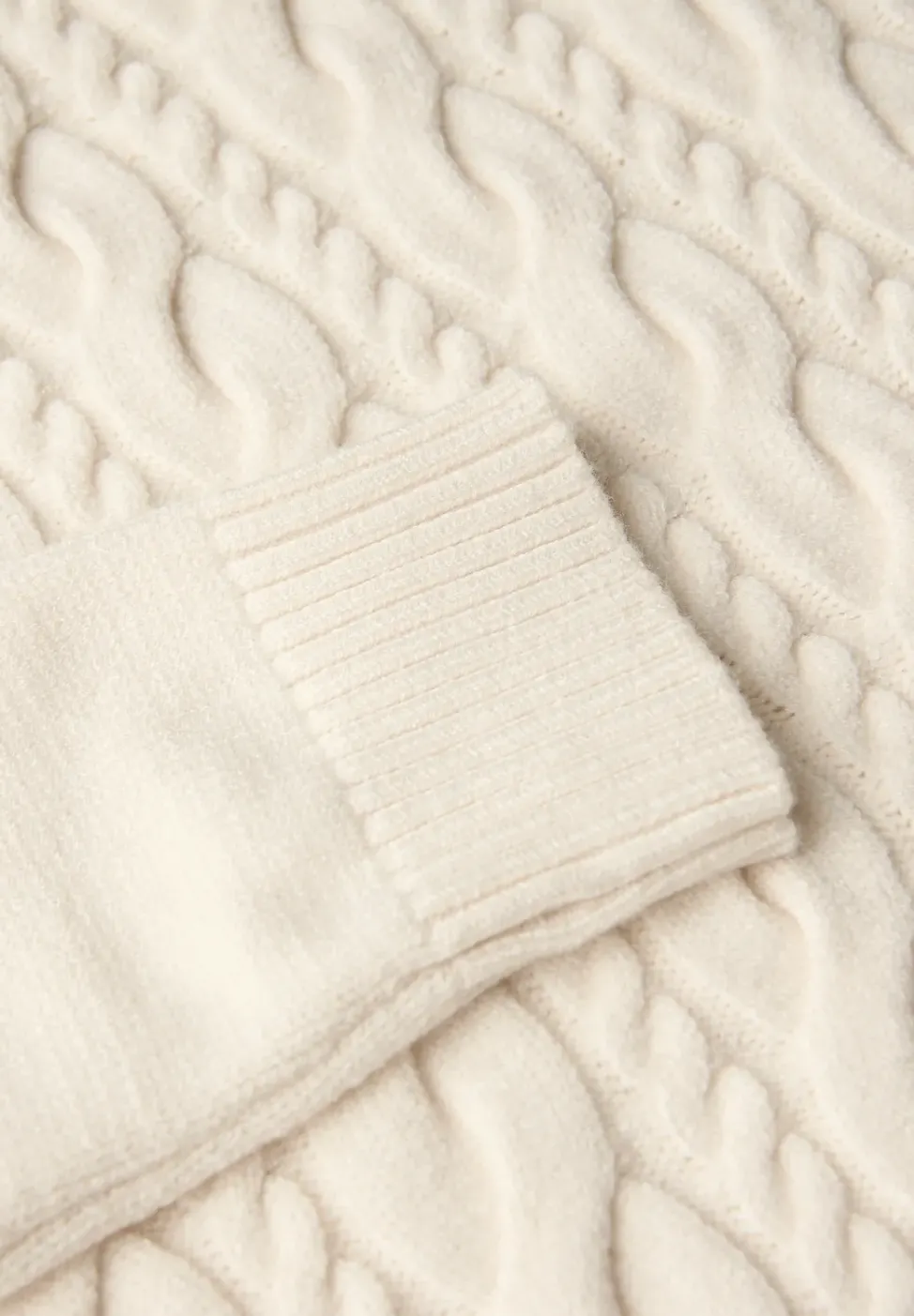 Pullover mit Zopfmuster