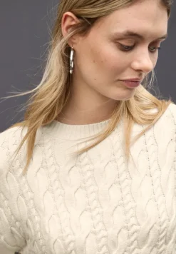 Pullover mit Zopfmuster