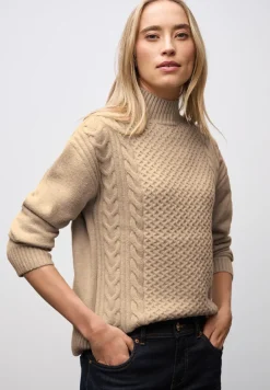 Pullover mit Zopfmuster