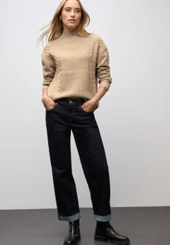 Pullover mit Zopfmuster
