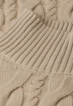 Pullover mit Zopfmuster