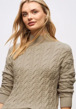 Pullover mit Zopfmuster