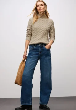 Pullover mit Zopfmuster