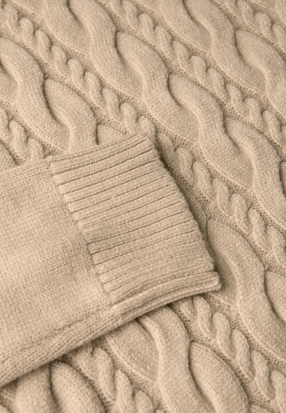 Pullover mit Zopfmuster