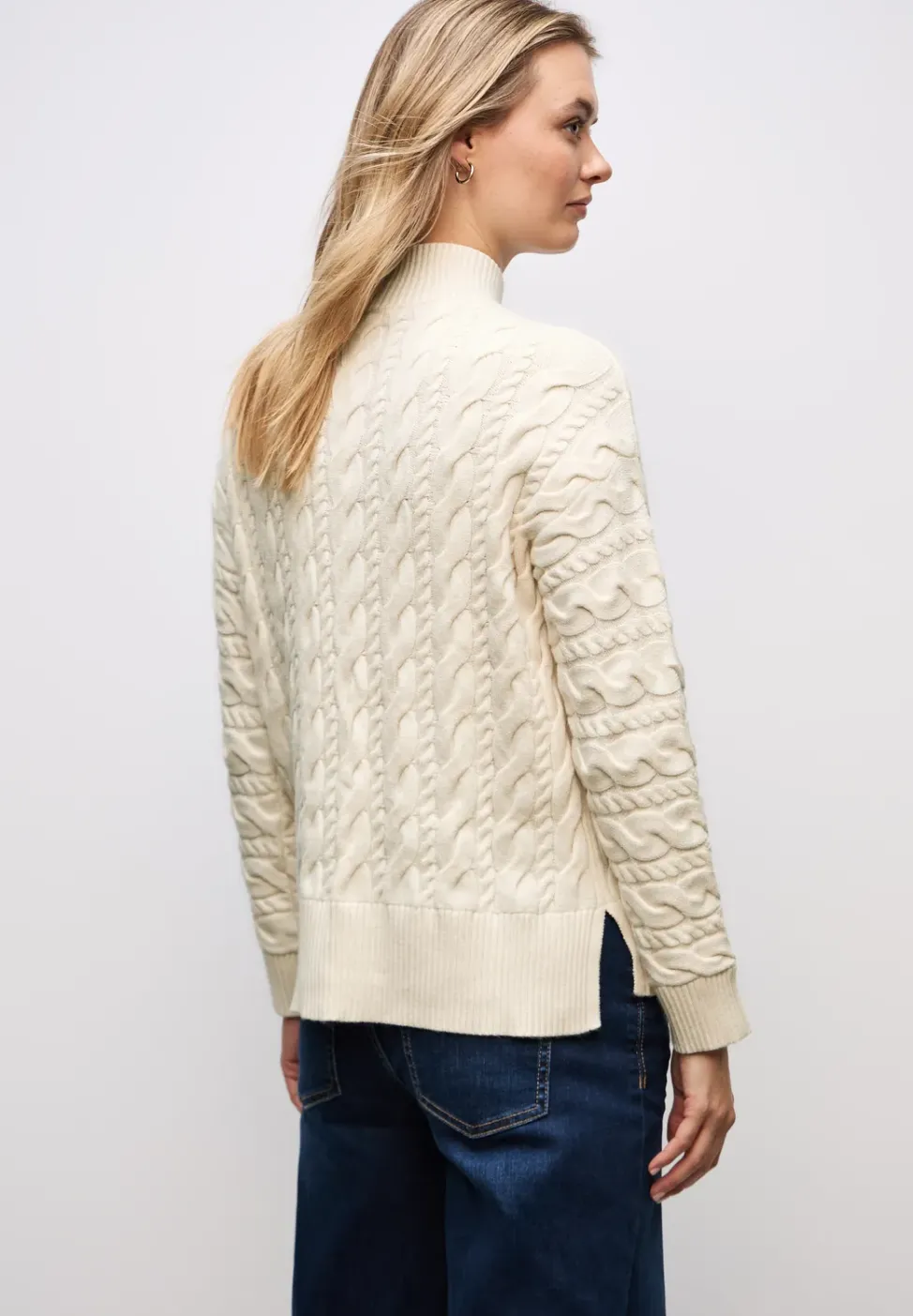 Pullover mit Zopfmuster