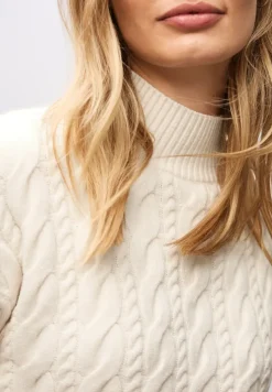 Pullover mit Zopfmuster