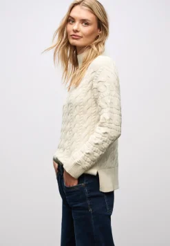 Pullover mit Zopfmuster