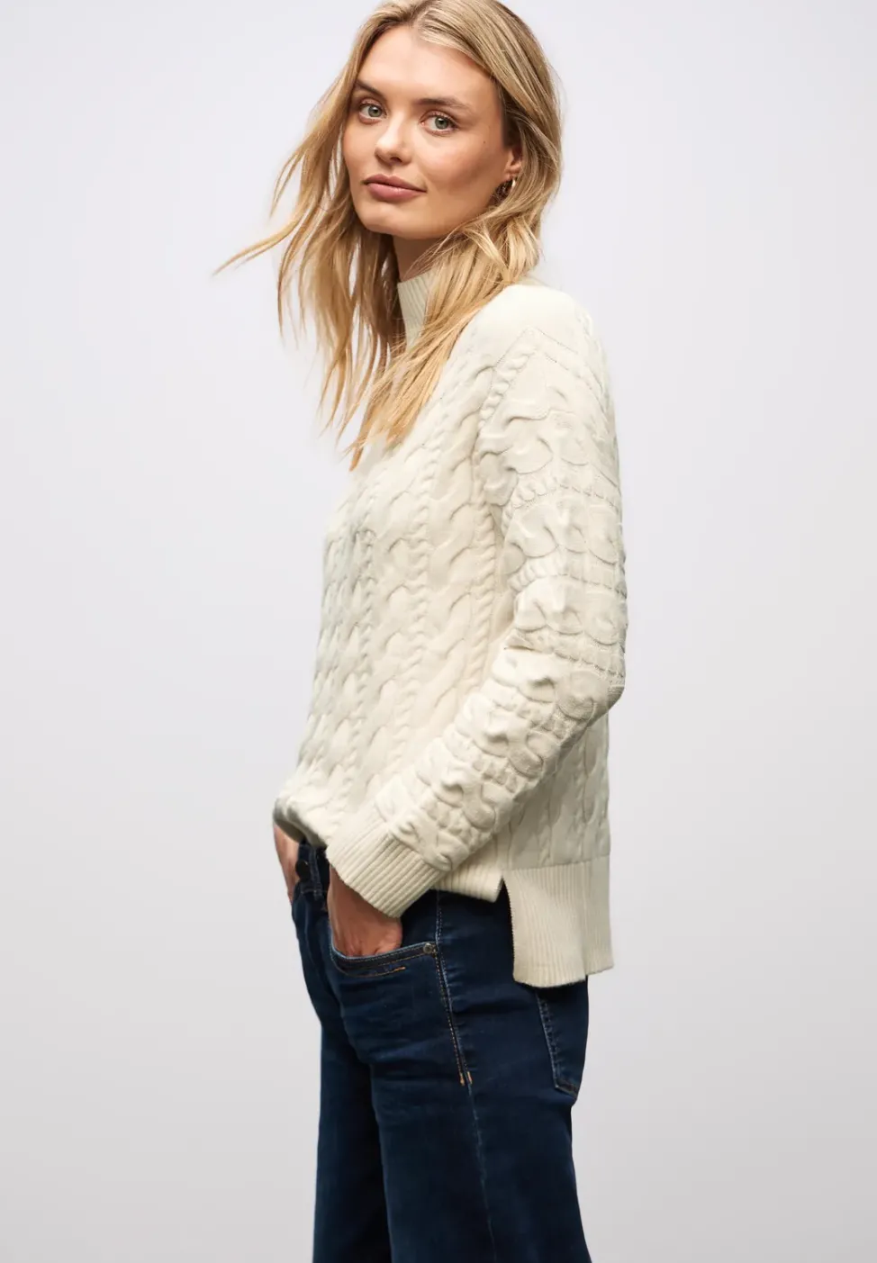 Pullover mit Zopfmuster