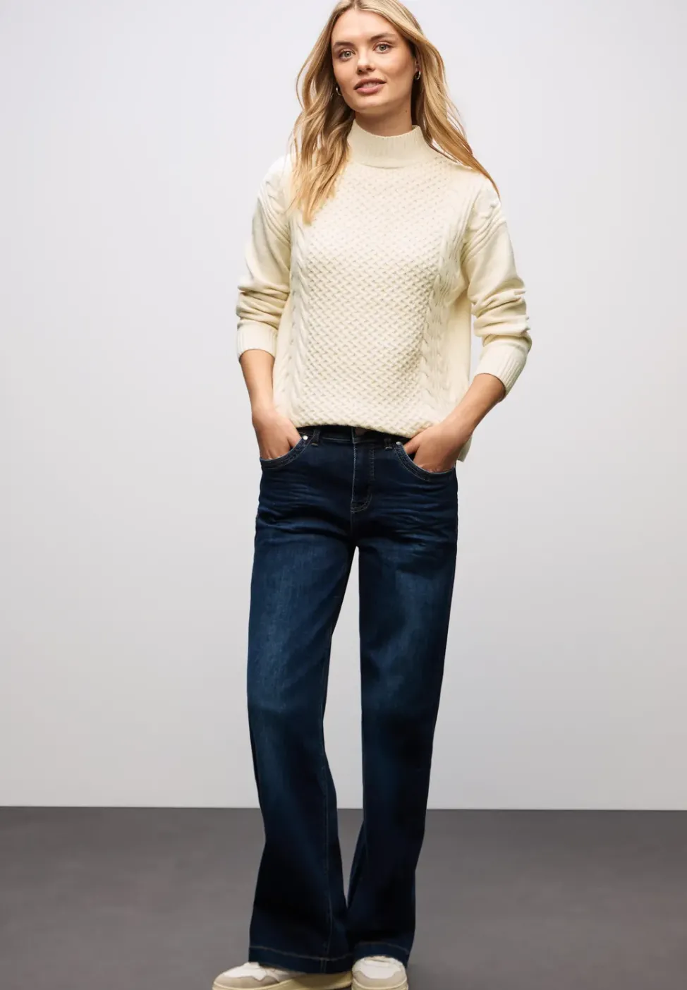Pullover mit Zopfmuster