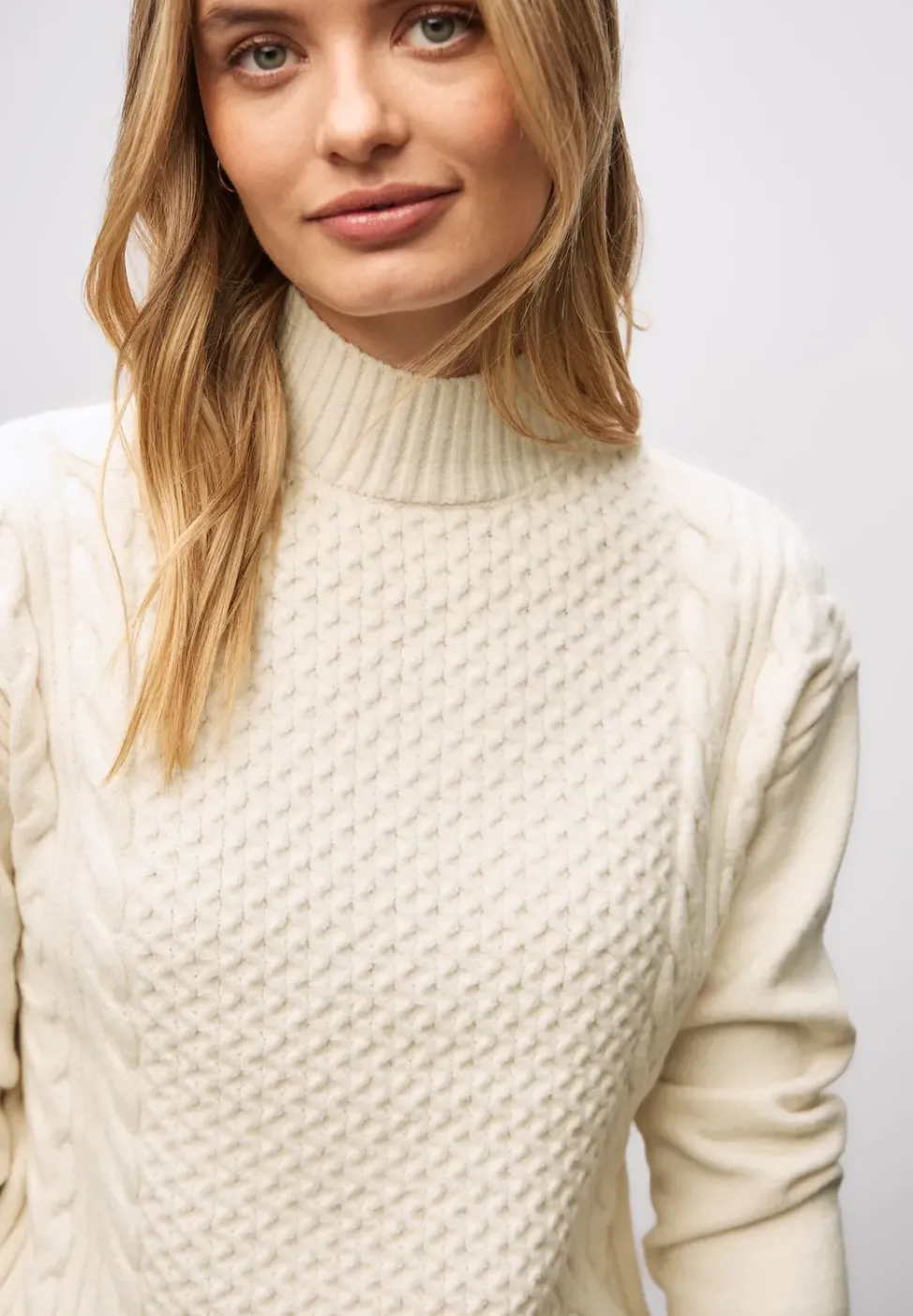 Pullover mit Zopfmuster