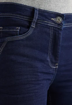 Rinsed Casual Fit Jeans