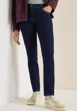 Rinsed Casual Fit Jeans