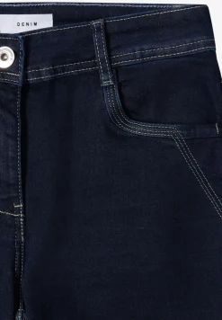Rinsed Casual Fit Jeans