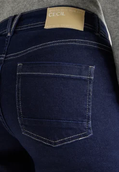 Rinsed Casual Fit Jeans