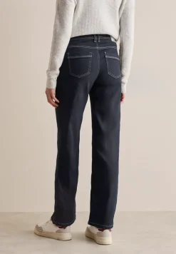 Rinsed Wash Jeans