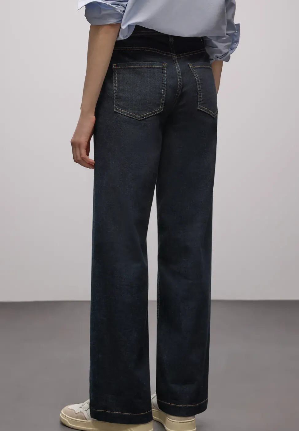 Rinsed Wide Leg Jeans