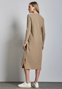Rippstrick-Kleid