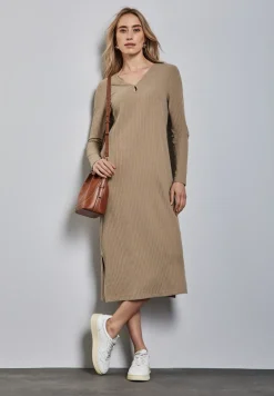 Rippstrick-Kleid