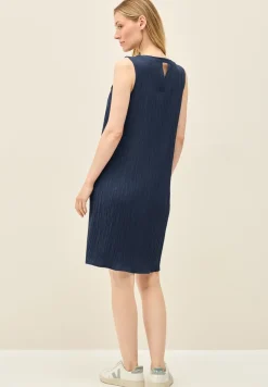 Ärmelloses Kleid