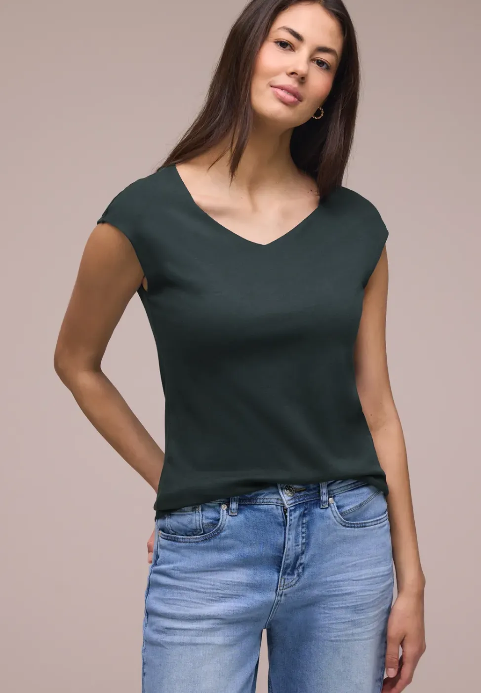 Ärmelloses Shirt mit Diamantausschnitt