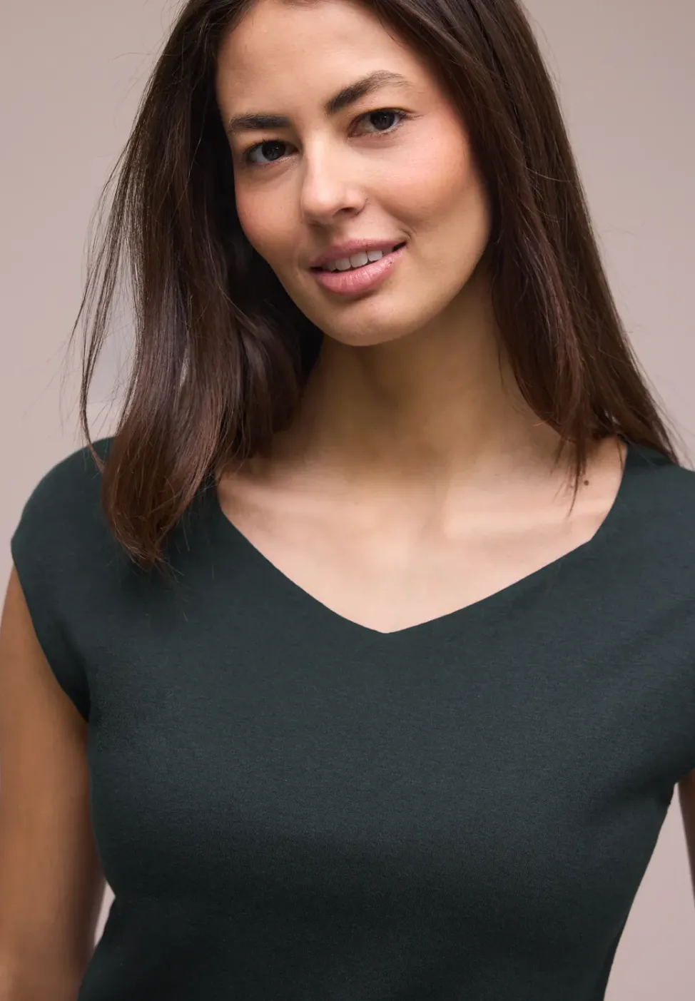 Ärmelloses Shirt mit Diamantausschnitt