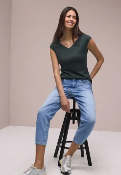 Ärmelloses Shirt mit Diamantausschnitt