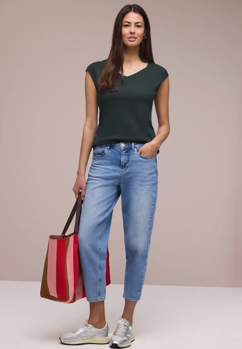 Ärmelloses Shirt mit Diamantausschnitt