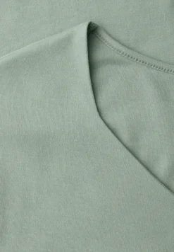 Ärmelloses Shirt mit Diamantausschnitt