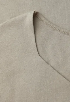 Ärmelloses Shirt mit Diamantausschnitt