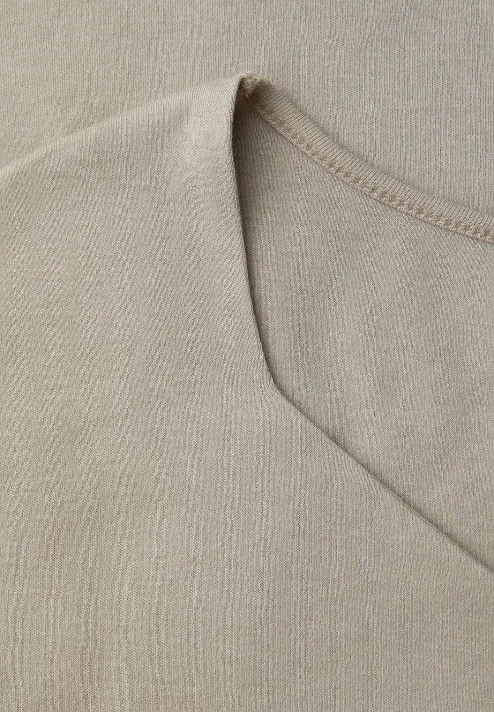 Ärmelloses Shirt mit Diamantausschnitt