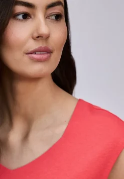 Ärmelloses Shirt mit Diamantausschnitt